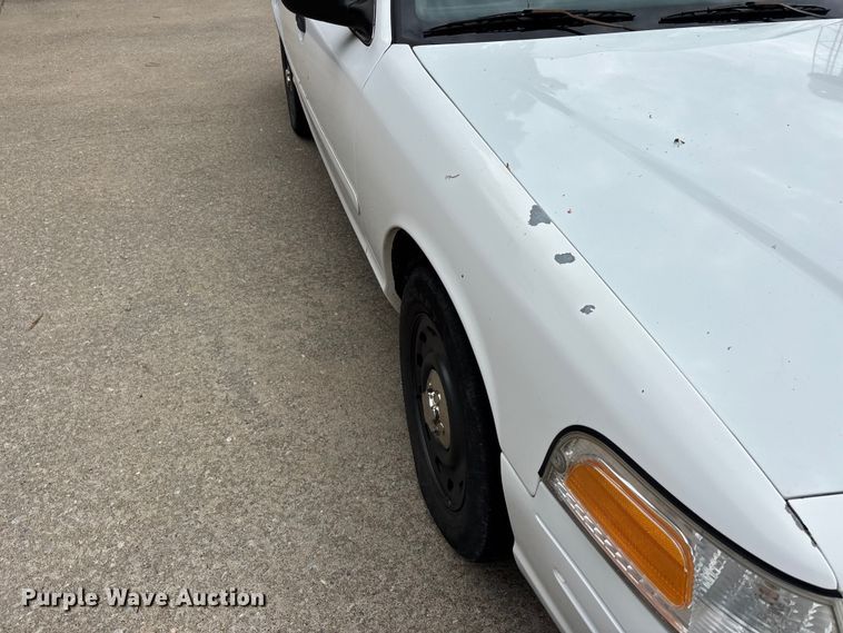 image for item DV4420 2005 Ford Crown Victoria Police Interceptor 