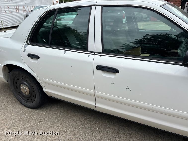 image for item DV4420 2005 Ford Crown Victoria Police Interceptor 