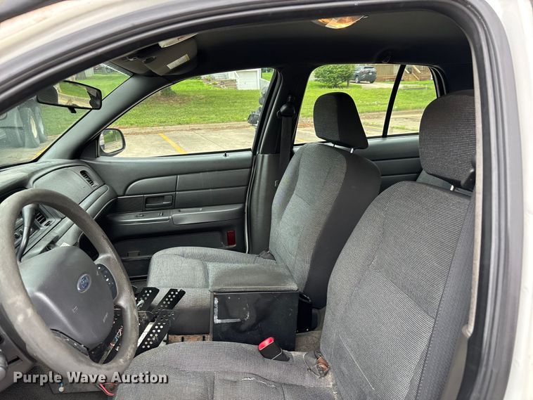 image for item DV4420 2005 Ford Crown Victoria Police Interceptor 