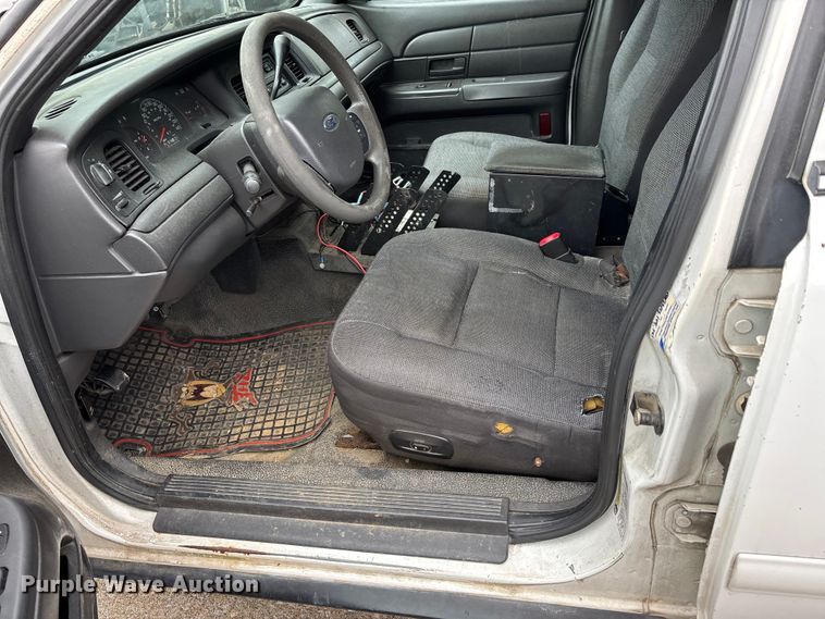 image for item DV4420 2005 Ford Crown Victoria Police Interceptor 