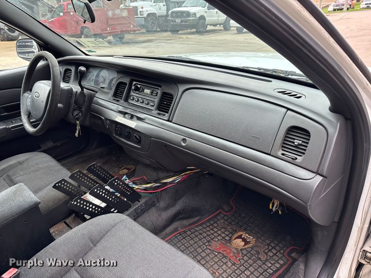 image for item DV4420 2005 Ford Crown Victoria Police Interceptor 