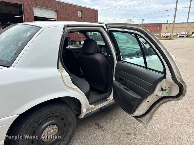 image for item DV4420 2005 Ford Crown Victoria Police Interceptor 