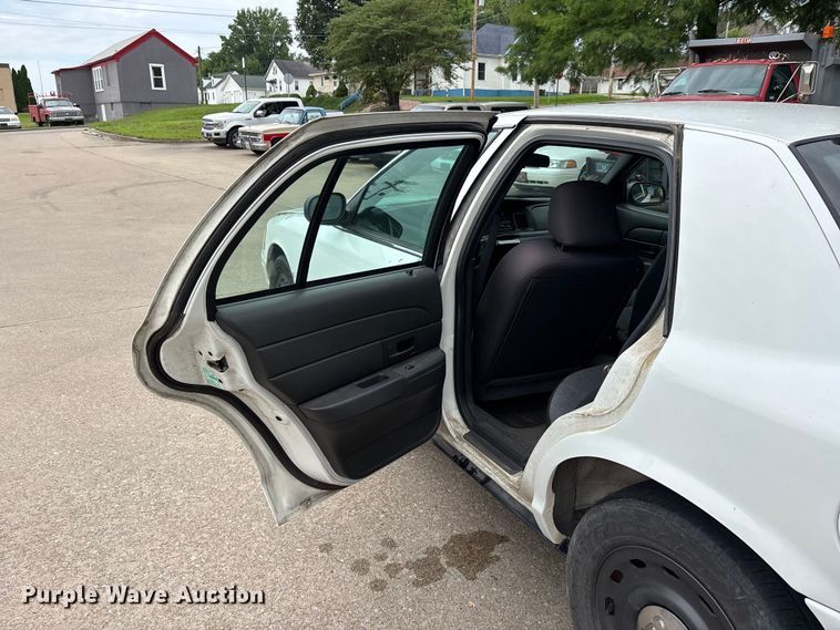 image for item DV4420 2005 Ford Crown Victoria Police Interceptor 