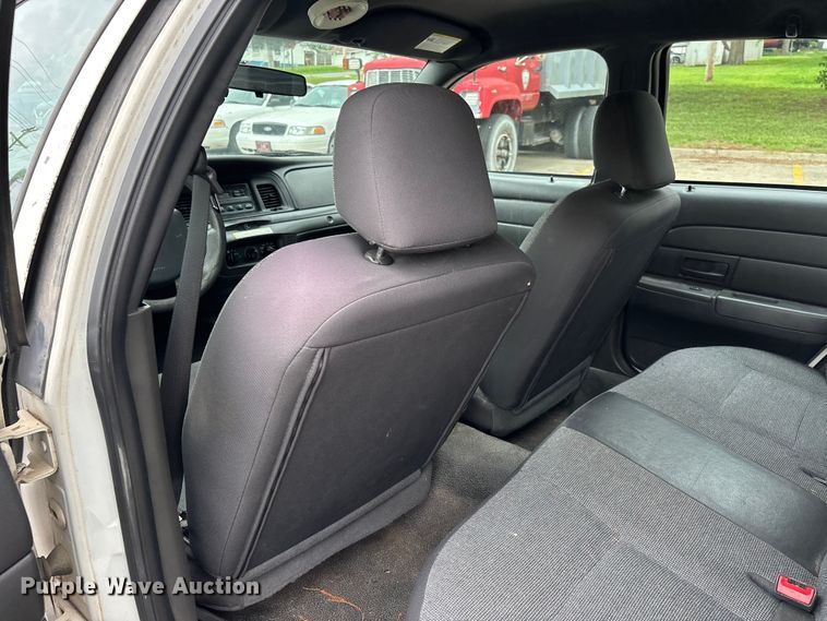 image for item DV4420 2005 Ford Crown Victoria Police Interceptor 