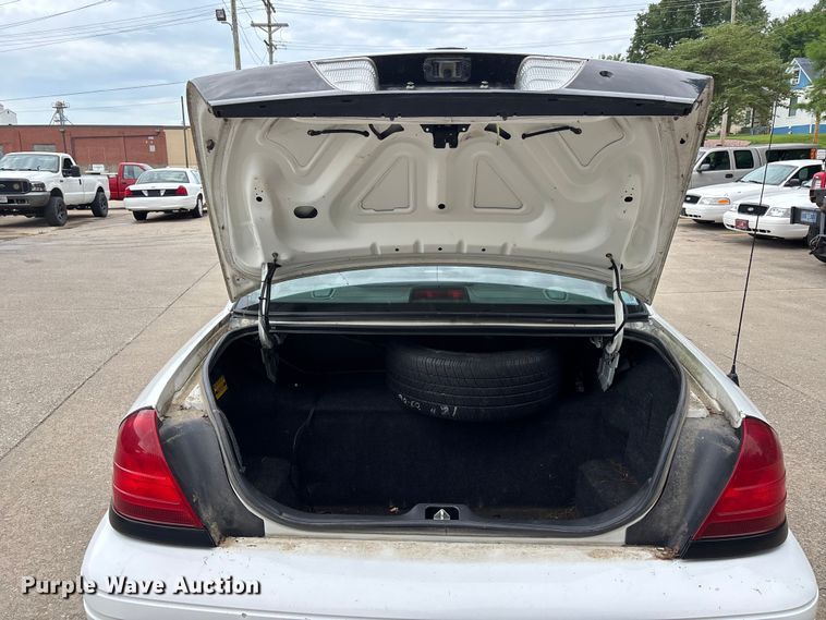 image for item DV4420 2005 Ford Crown Victoria Police Interceptor 