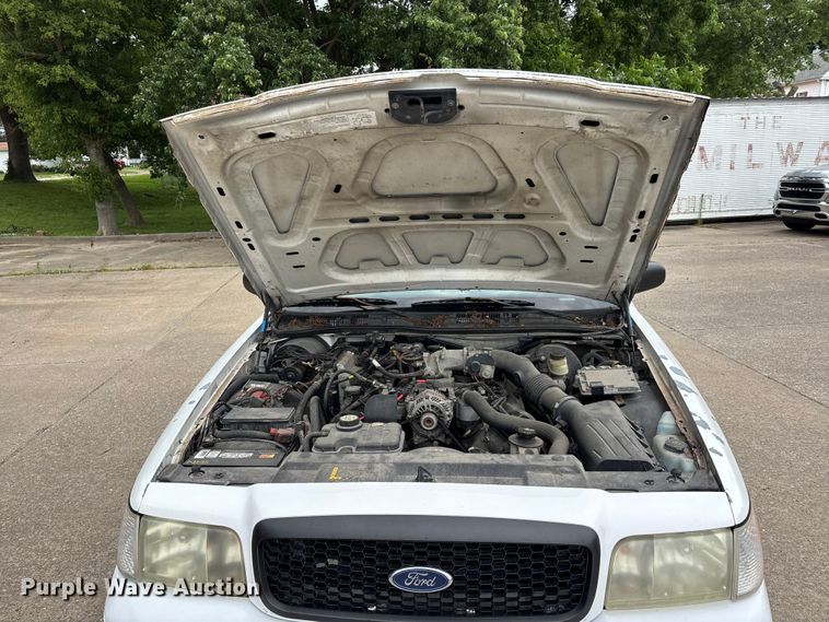 image for item DV4420 2005 Ford Crown Victoria Police Interceptor 