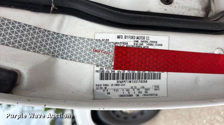 image for item DV4420 2005 Ford Crown Victoria Police Interceptor 