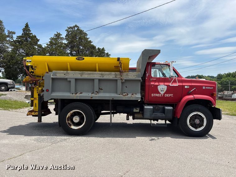 image for item DV4421 1987 Chevrolet C7 dump truck