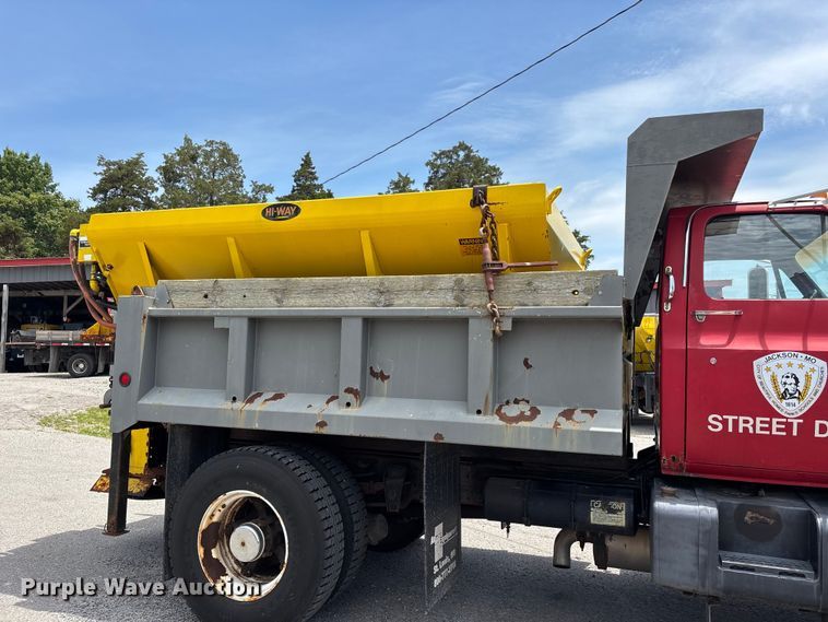 image for item DV4421 1987 Chevrolet C7 dump truck