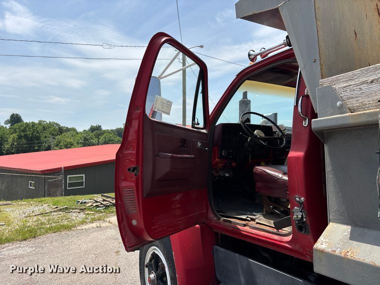 image for item DV4421 1987 Chevrolet C7 dump truck