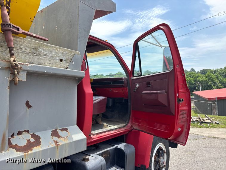 image for item DV4421 1987 Chevrolet C7 dump truck