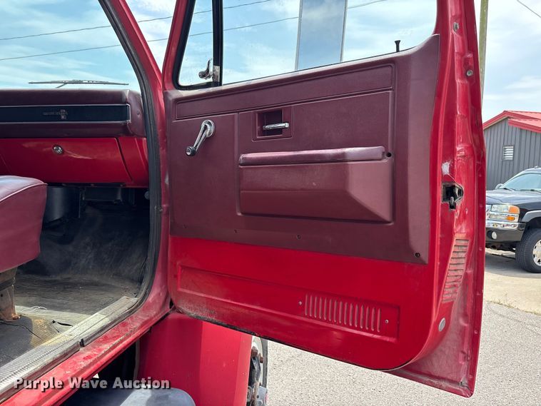 image for item DV4421 1987 Chevrolet C7 dump truck