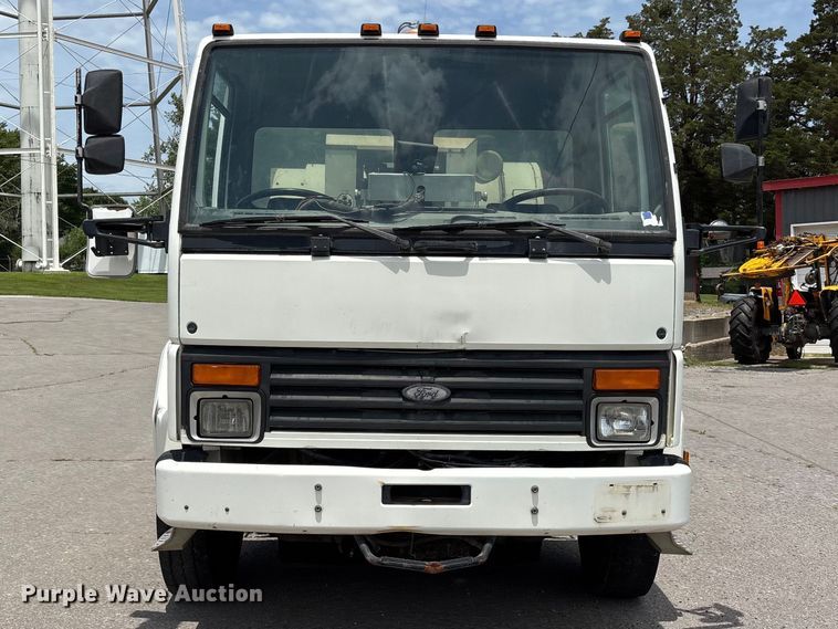 image for item DV4424 1990 Ford CF7000 street sweeper truck