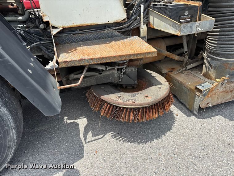 image for item DV4424 1990 Ford CF7000 street sweeper truck