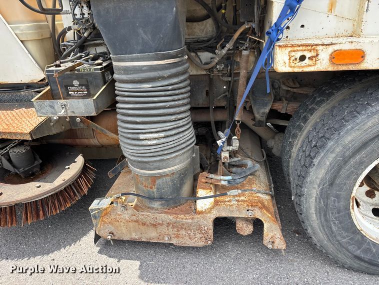 image for item DV4424 1990 Ford CF7000 street sweeper truck