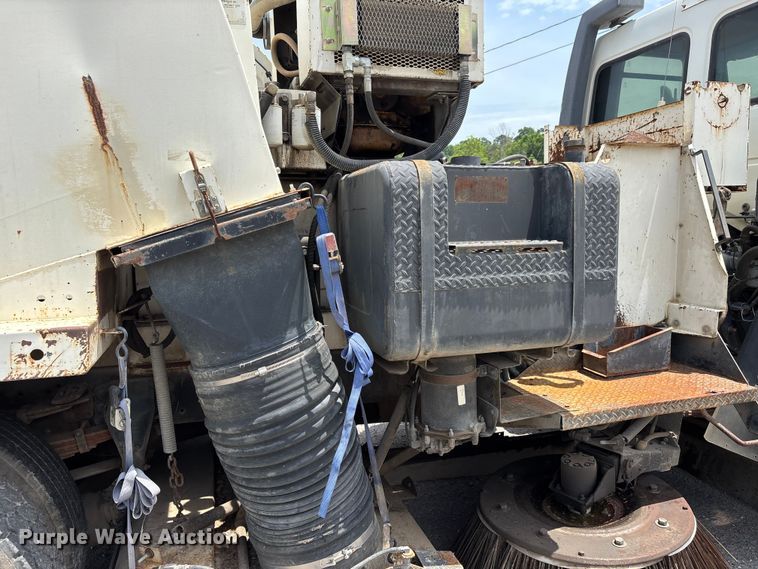 image for item DV4424 1990 Ford CF7000 street sweeper truck