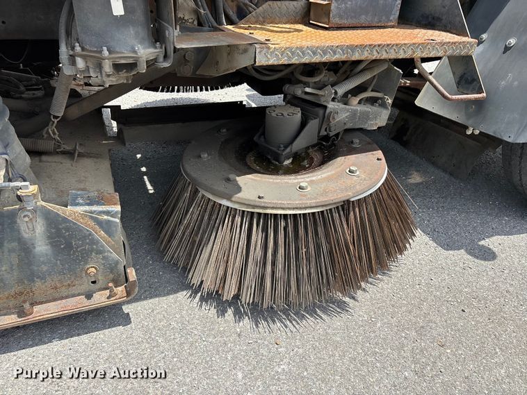 image for item DV4424 1990 Ford CF7000 street sweeper truck