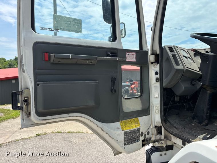 image for item DV4424 1990 Ford CF7000 street sweeper truck
