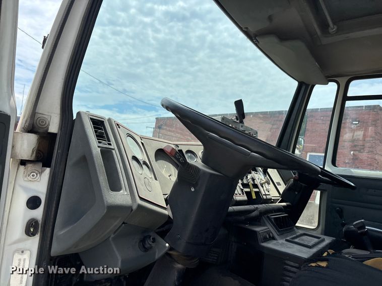 image for item DV4424 1990 Ford CF7000 street sweeper truck