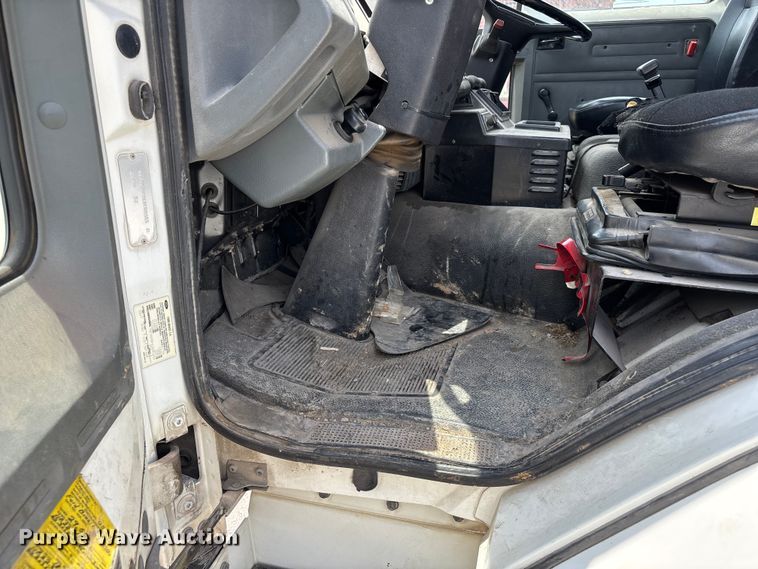 image for item DV4424 1990 Ford CF7000 street sweeper truck