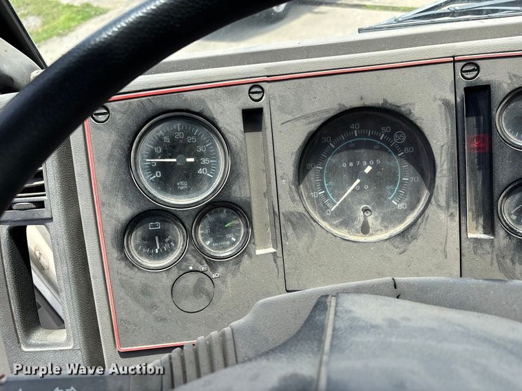 image for item DV4424 1990 Ford CF7000 street sweeper truck
