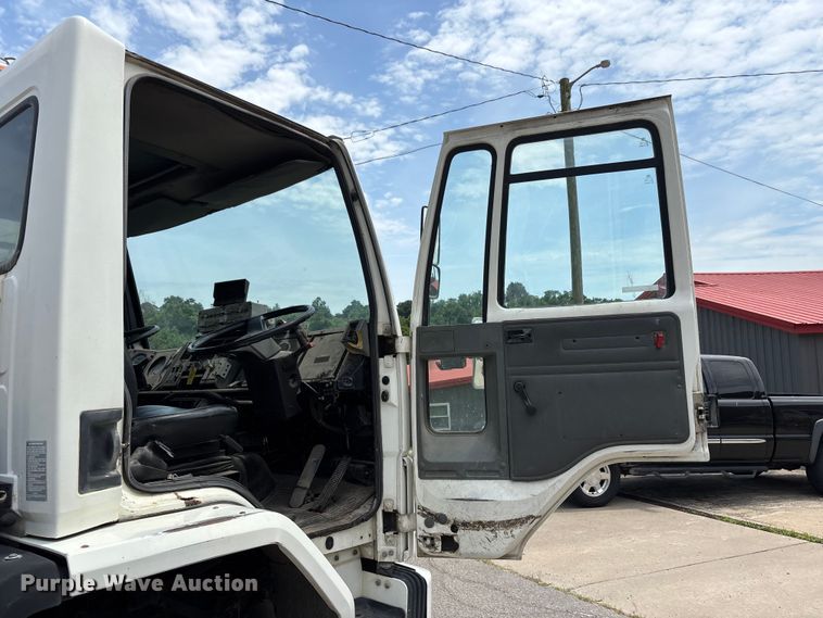 image for item DV4424 1990 Ford CF7000 street sweeper truck
