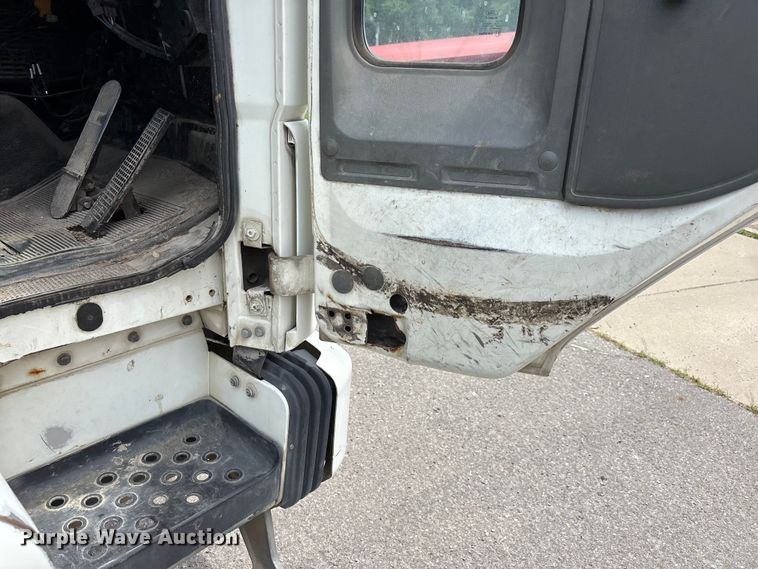 image for item DV4424 1990 Ford CF7000 street sweeper truck