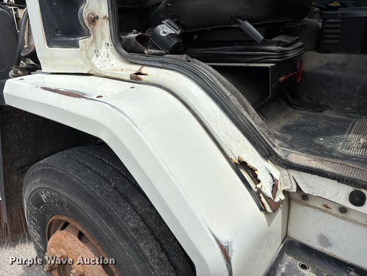 image for item DV4424 1990 Ford CF7000 street sweeper truck