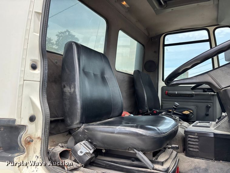 image for item DV4424 1990 Ford CF7000 street sweeper truck