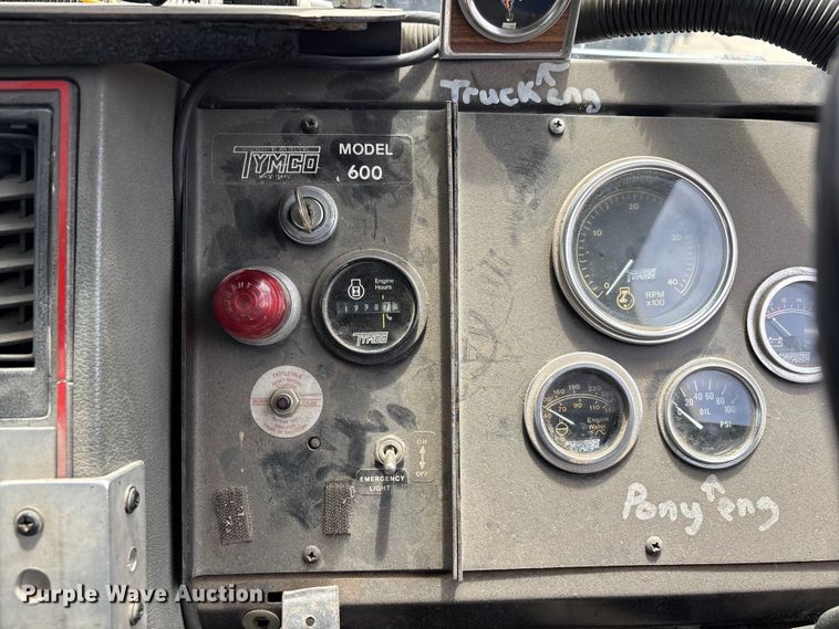 image for item DV4424 1990 Ford CF7000 street sweeper truck