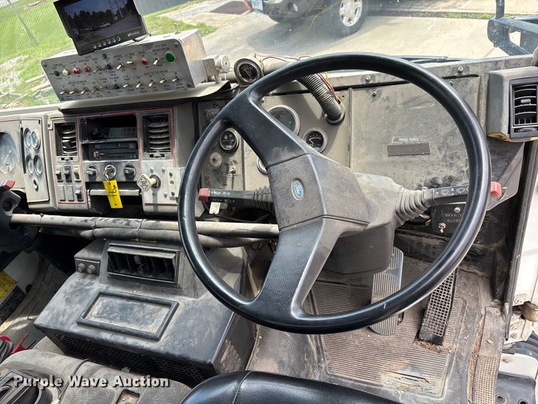 image for item DV4424 1990 Ford CF7000 street sweeper truck