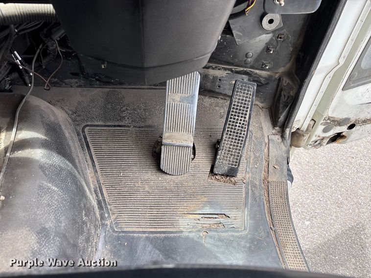 image for item DV4424 1990 Ford CF7000 street sweeper truck