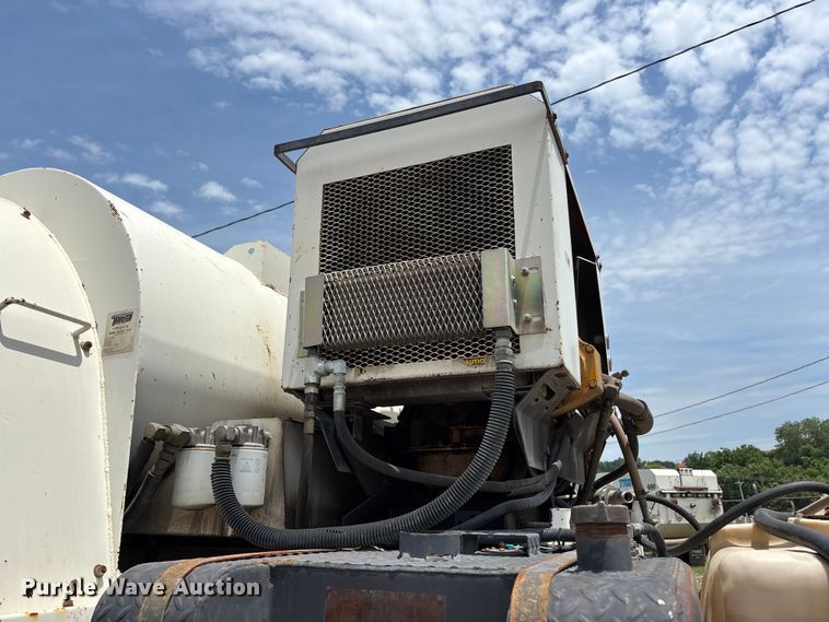 image for item DV4424 1990 Ford CF7000 street sweeper truck