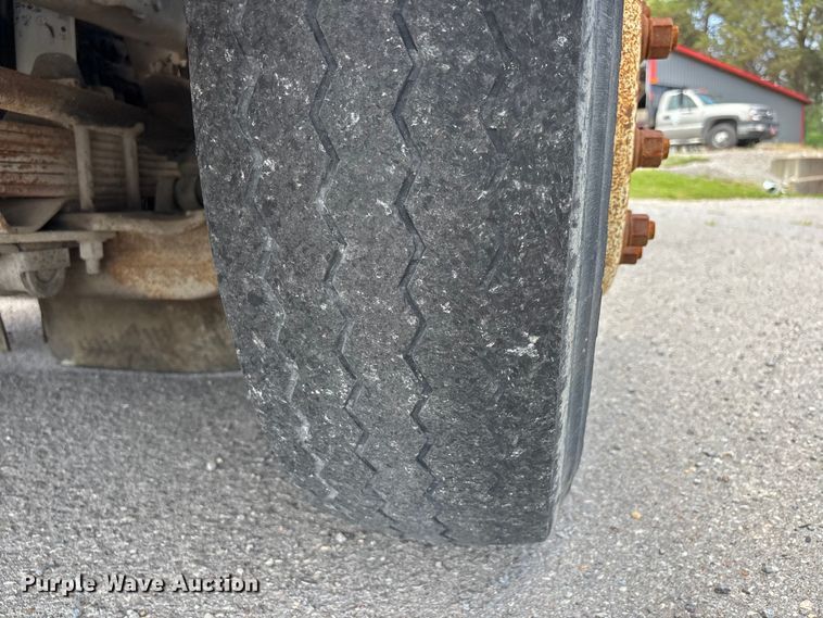 image for item DV4424 1990 Ford CF7000 street sweeper truck
