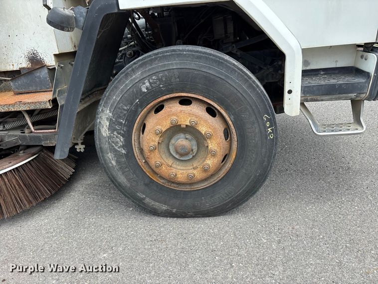 image for item DV4424 1990 Ford CF7000 street sweeper truck