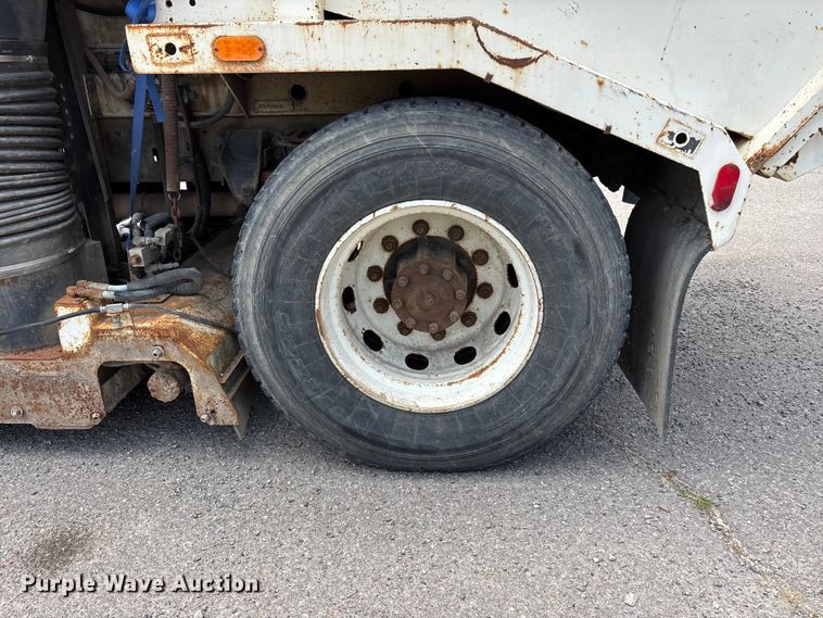 image for item DV4424 1990 Ford CF7000 street sweeper truck