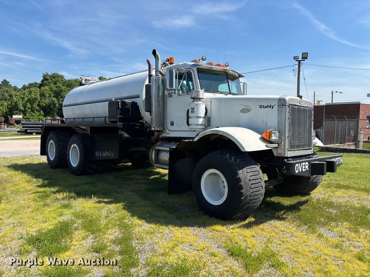 image for item DV4434 1994 Peterbilt 357 liquid manure spreader