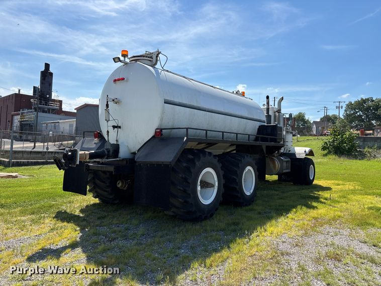 image for item DV4434 1994 Peterbilt 357 liquid manure spreader