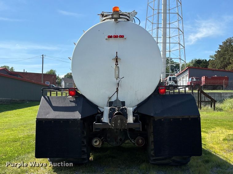 image for item DV4434 1994 Peterbilt 357 liquid manure spreader