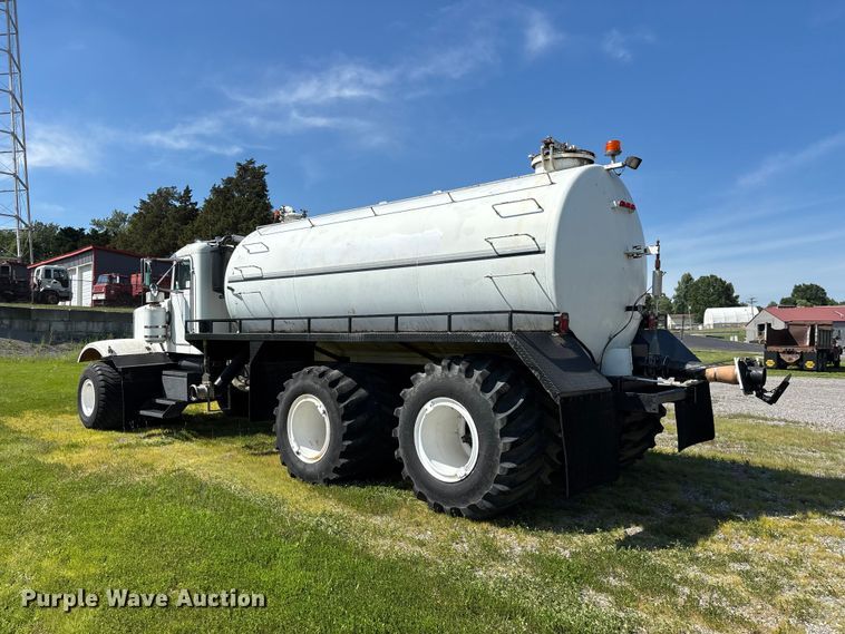 image for item DV4434 1994 Peterbilt 357 liquid manure spreader