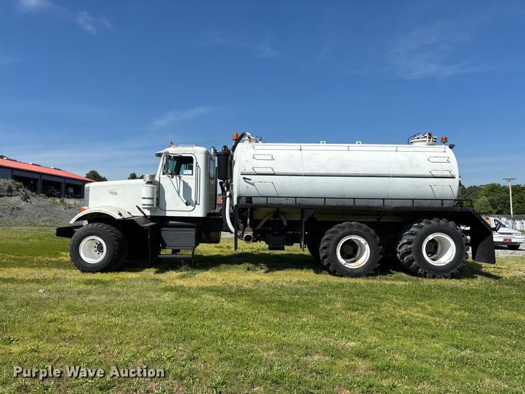 image for item DV4434 1994 Peterbilt 357 liquid manure spreader