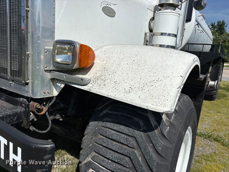image for item DV4434 1994 Peterbilt 357 liquid manure spreader