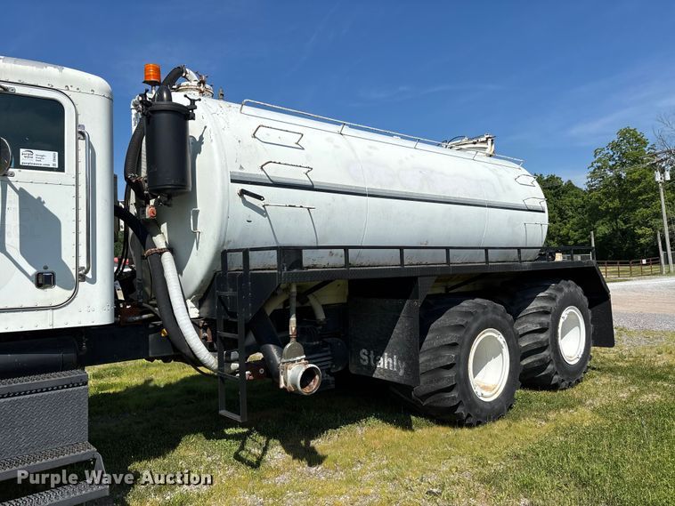 image for item DV4434 1994 Peterbilt 357 liquid manure spreader