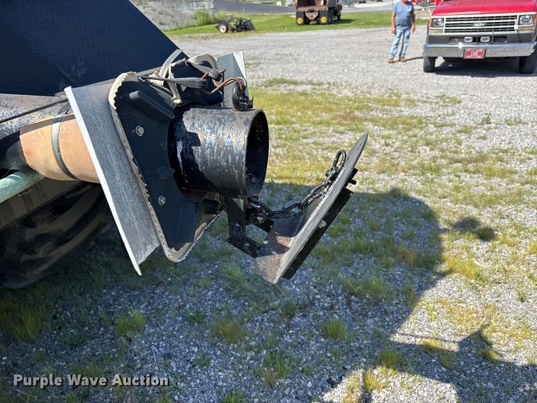 image for item DV4434 1994 Peterbilt 357 liquid manure spreader