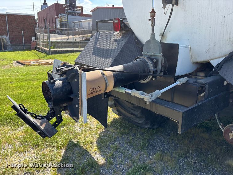 image for item DV4434 1994 Peterbilt 357 liquid manure spreader