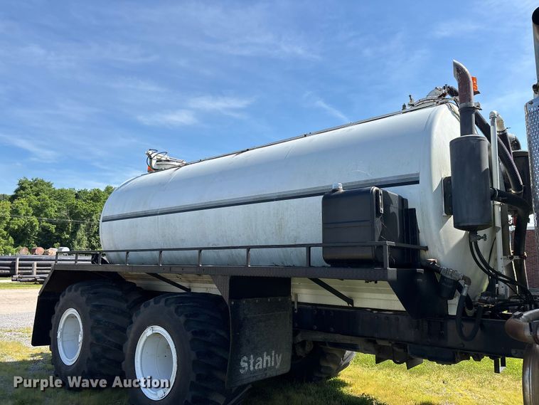 image for item DV4434 1994 Peterbilt 357 liquid manure spreader