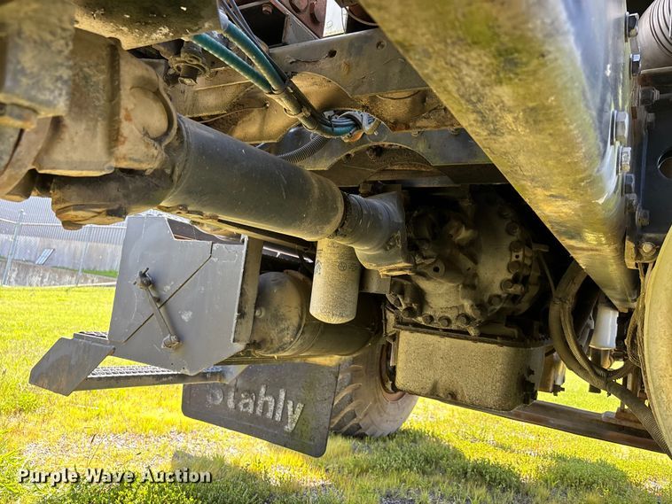 image for item DV4434 1994 Peterbilt 357 liquid manure spreader