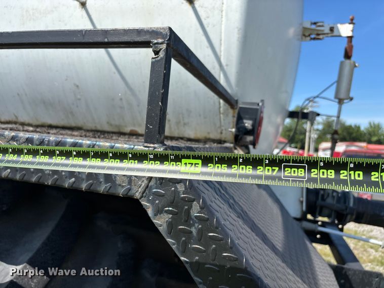 image for item DV4434 1994 Peterbilt 357 liquid manure spreader