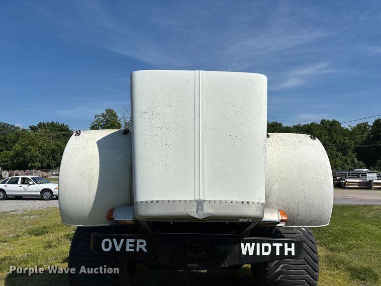 image for item DV4434 1994 Peterbilt 357 liquid manure spreader