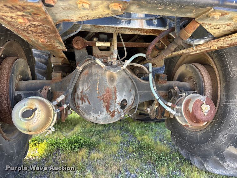 image for item DV4434 1994 Peterbilt 357 liquid manure spreader